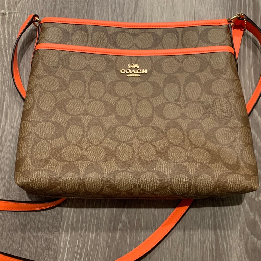 Coach Signature Messenger Crossbody Bag